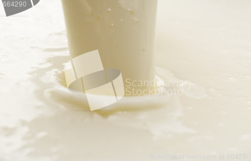 Image of pouring yogurt