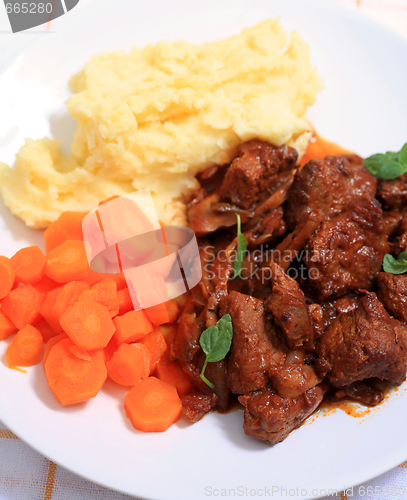 Image of Boeuf bourguignonne meal vertical