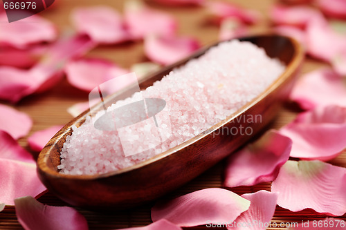 Image of bath salt with rose