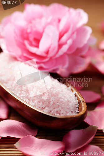 Image of bath salt with rose