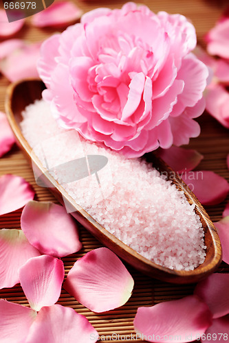 Image of bath salt with rose