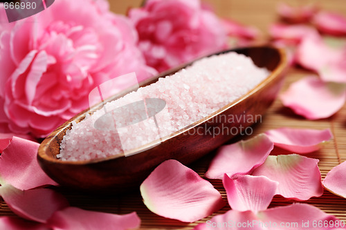 Image of bath salt with rose