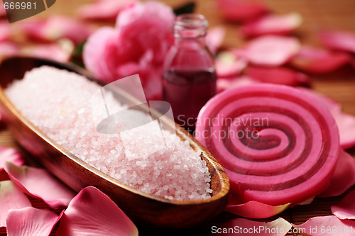 Image of bath salt with rose