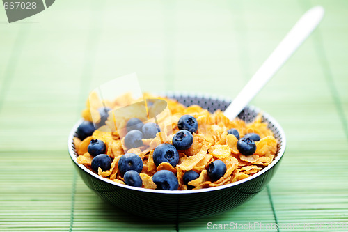 Image of corn flakes with blueberry fruits