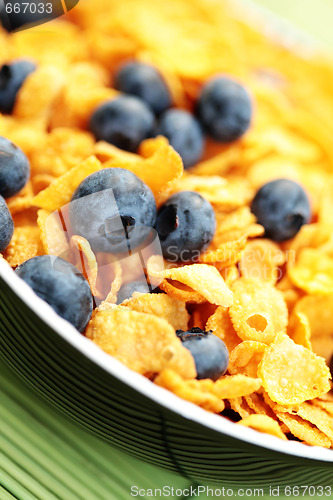 Image of corn flakes with blueberry fruits