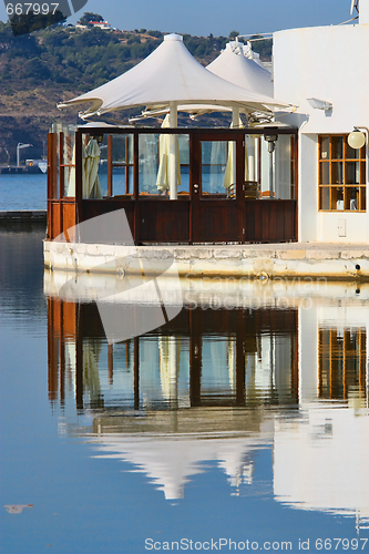 Image of Pleasant bar at the river