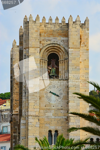 Image of facade of the cathedral in Lisbon from below