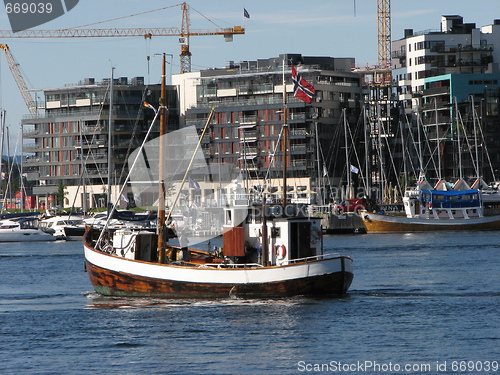 Image of Old ship leaving Oslo harbour