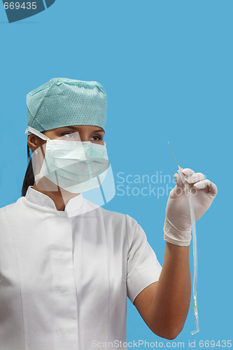 Image of Nurse holding an arterial catheter