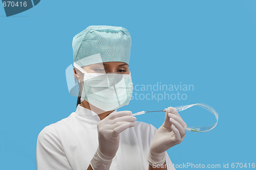 Image of Nurse opening an arterial catheter