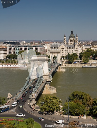 Image of chain bridge in Budapest