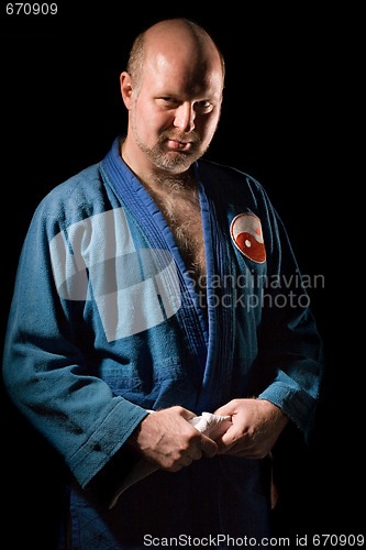 Image of man in  dark blue kimono