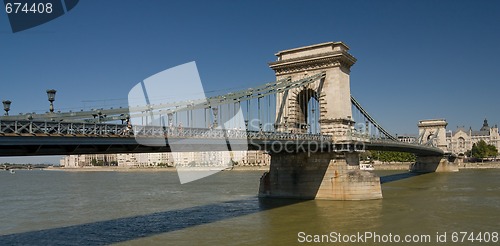 Image of chain bridge in Budapest