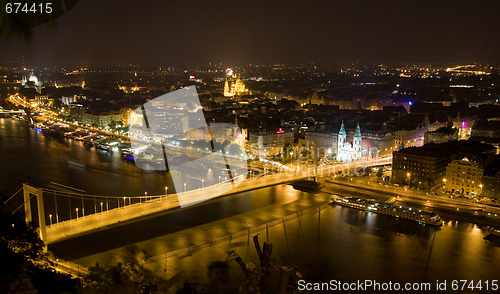 Image of elisabeth´s bridge in the night