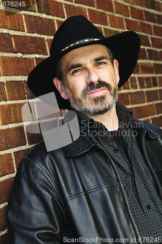 Image of Bearded man in cowboy hat