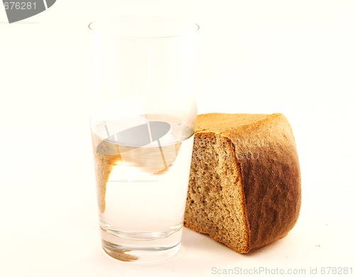 Image of bread and water