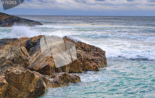Image of waves and rocks on the coast