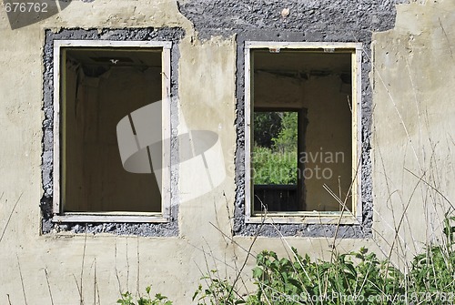 Image of old ruined house