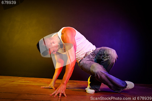 Image of Hispanic male hip-hop dancing