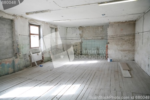 Image of empty room in old building