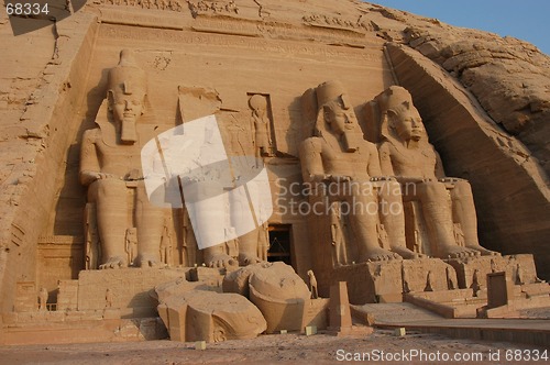 Image of Abu Simbel colossus