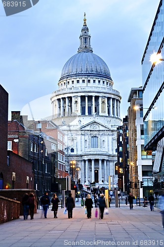 Image of St. Paul's Cathedral London at dusk