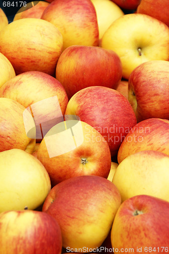 Image of Yellow and red apples