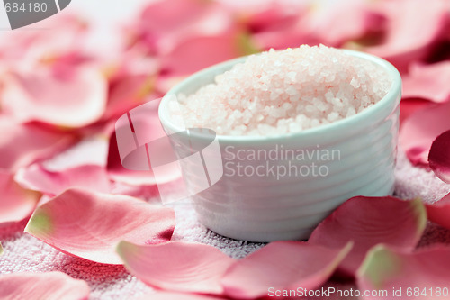 Image of bath salt with rose