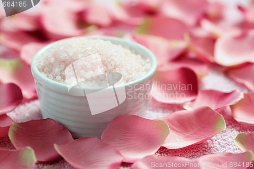 Image of bath salt with rose