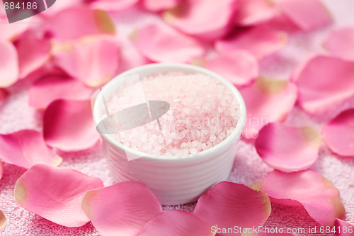 Image of bath salt with rose