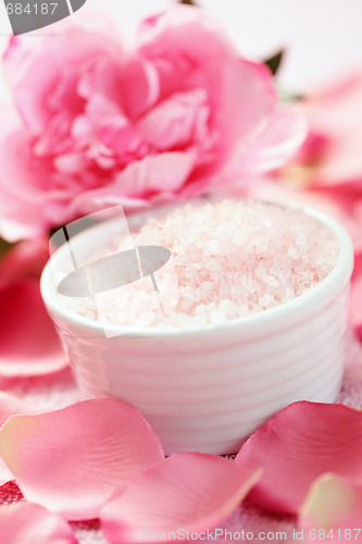 Image of bath salt with rose