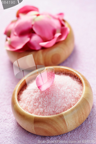 Image of bath salt with rose