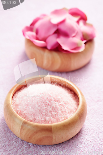 Image of bath salt with rose