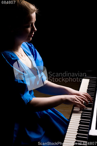 Image of pianist