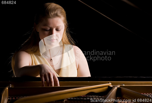 Image of pianist