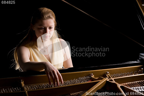 Image of pianist