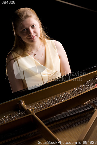 Image of pianist