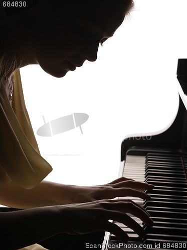 Image of pianist