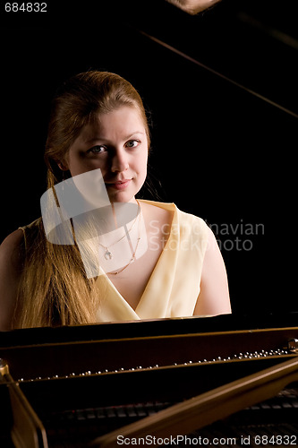 Image of pianist