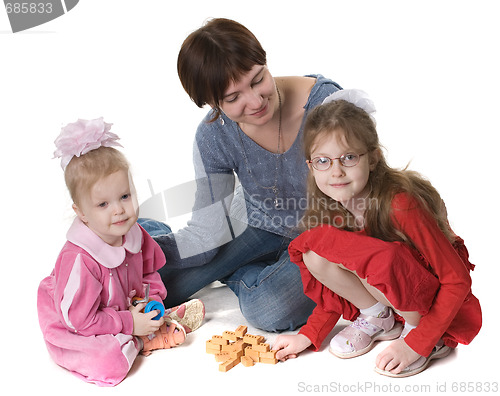 Image of mother plays with two daughters