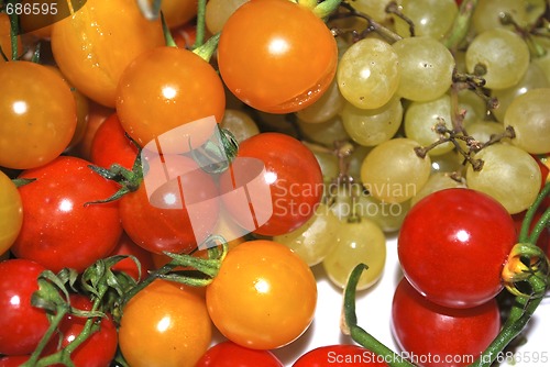 Image of tomatoes and grape