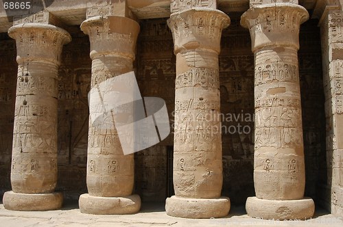 Image of Egyptian pillars