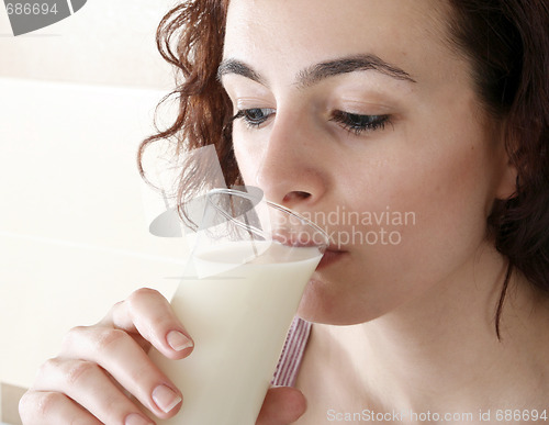 Image of Young people eating milk with cereals