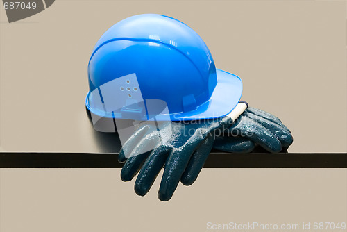 Image of hardhat and  gloves 
