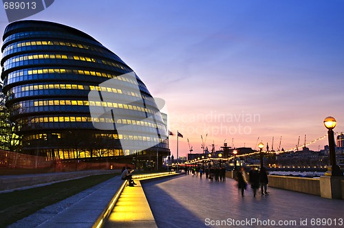 Image of London city hall at night