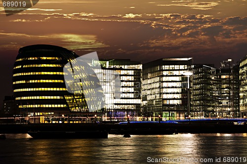 Image of London city hall at night