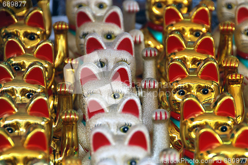 Image of Amulet Cats, Singapore, August 2007