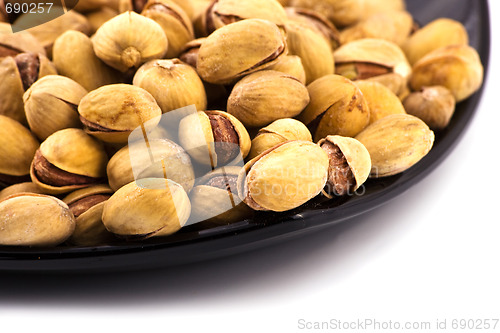 Image of Iranian salted pistachio in dark plate