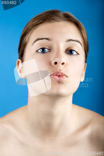 Image of kissing Woman