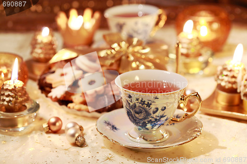 Image of Hot tea with sweet cookies